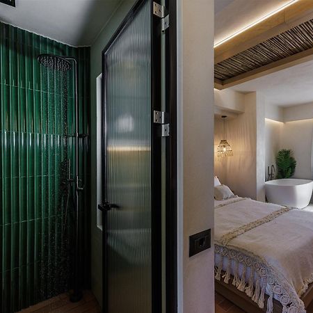 Aja Retreat Luxury Suites Камарі Екстер'єр фото
